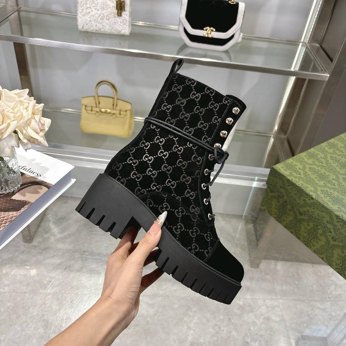 0017 Boots
